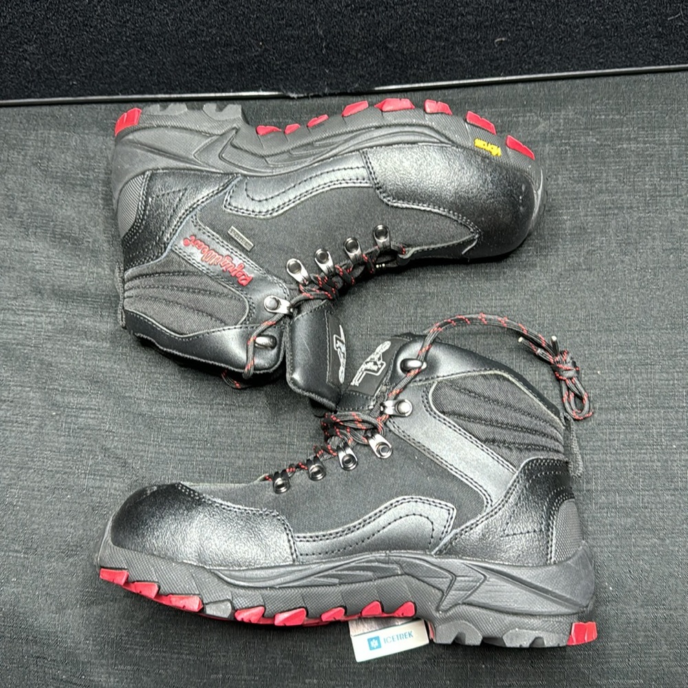 Vibram men size 4.5/ Women’s 6